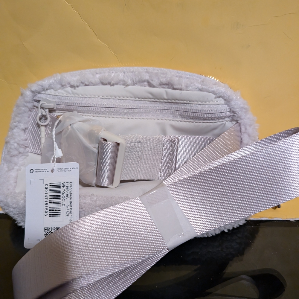 lululemon Everyday Fleece Belt Bag With Gold Hardware - Picture 4 of 8